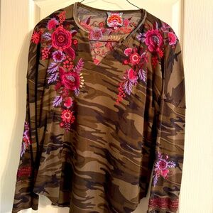 Johnny Was Camo V-neck Thermal XL